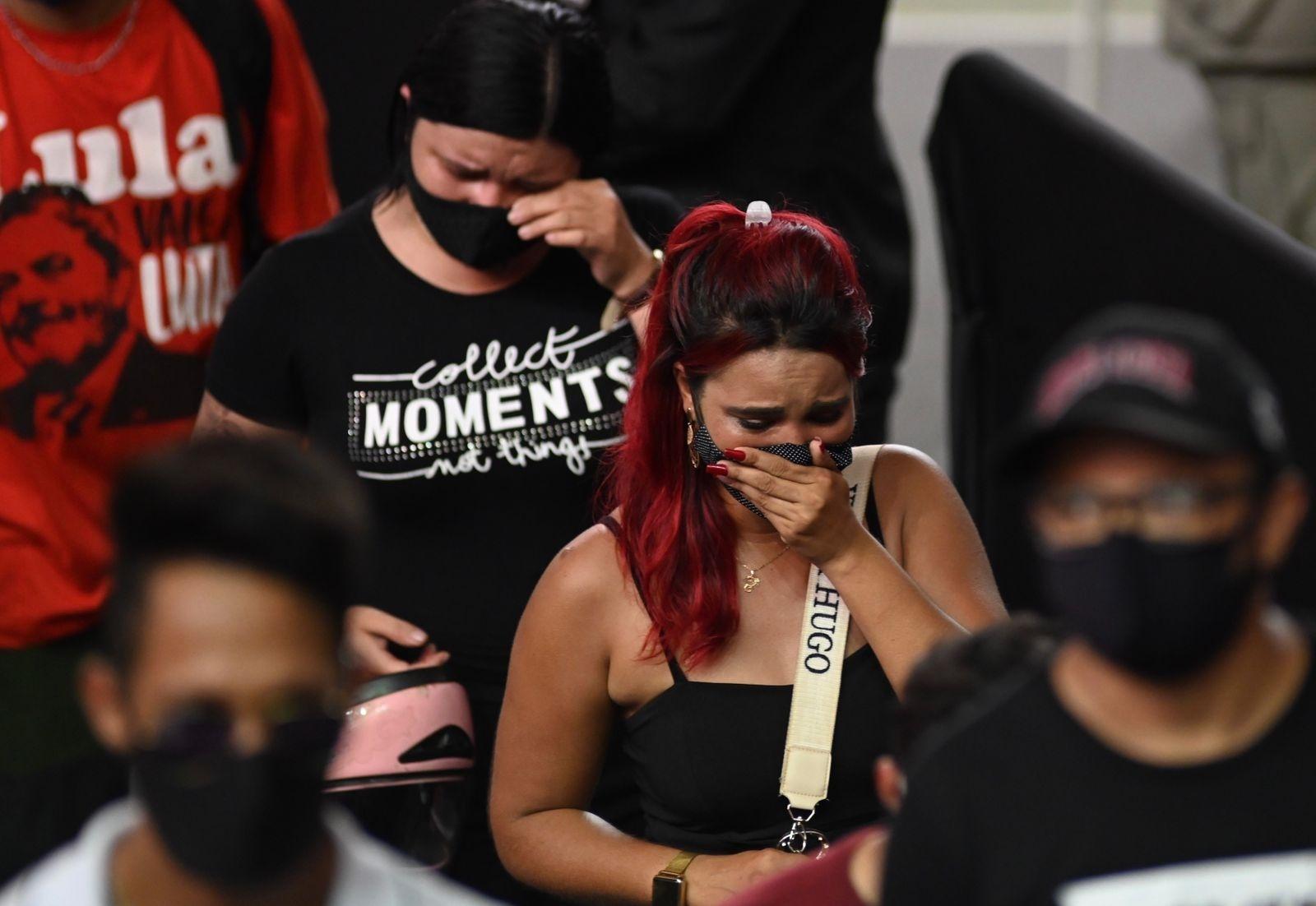 Público participa do velório da cantora Marília Mendonça - AgNews