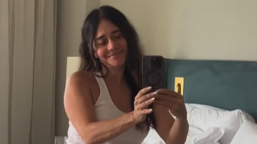 Alessandra Negrini de regata e calcinha Alessandra Negrini de regata e calcinha