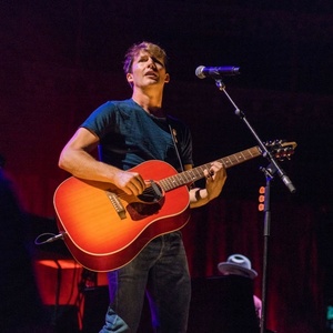 James Blunt canta na véspera de feriado em SP