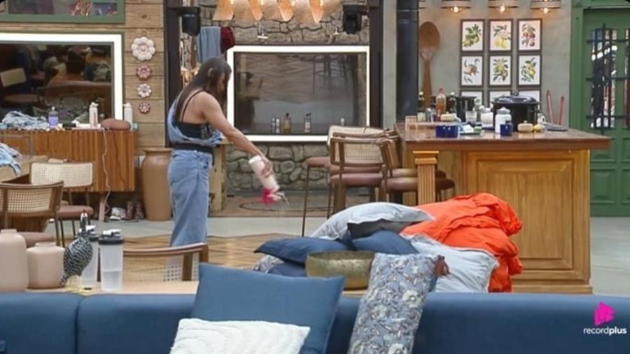 A Fazenda 2025: Yoná molha edredons A Fazenda 2025: Yoná molha edredons