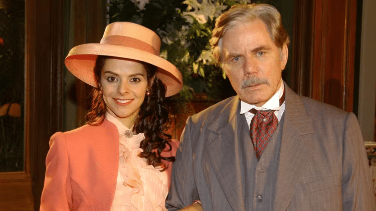 Pequetita (Mareliz Rodrigues) e Joaquim (Reginaldo Faria) em 'Cabocla'