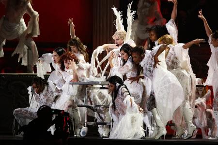 Ato final do show foi com "Bad Romance" Ato final do show foi com "Bad Romance"