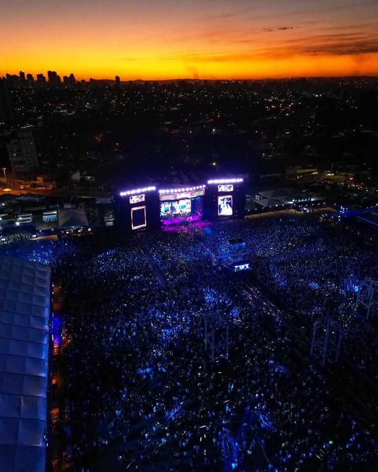 Público lotou local de shows da turnê "Jorge e Mateus Único", em Goiânia; projeto quer levar experiência única em cada cidade