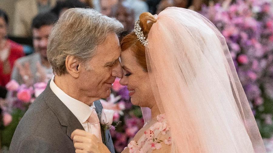 Laudelino (Herson Capri) e Aldeíde (Karine Teles) em 'Vale Tudo' Laudelino (Herson Capri) e Aldeíde (Karine Teles) em 'Vale Tudo'