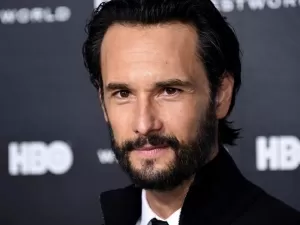 Rodrigo Santoro se derrete por trabalho representando Vinicius de Moraes