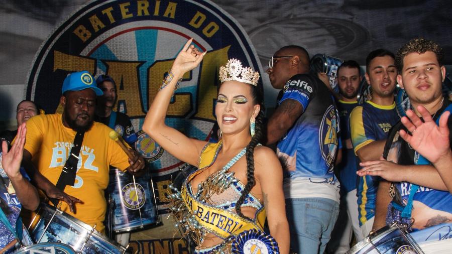 Carla Prata foi coroada rainha de bateria da Acadêmicos do Tucuruvi - Clayton Felizardo/Brazilnews 