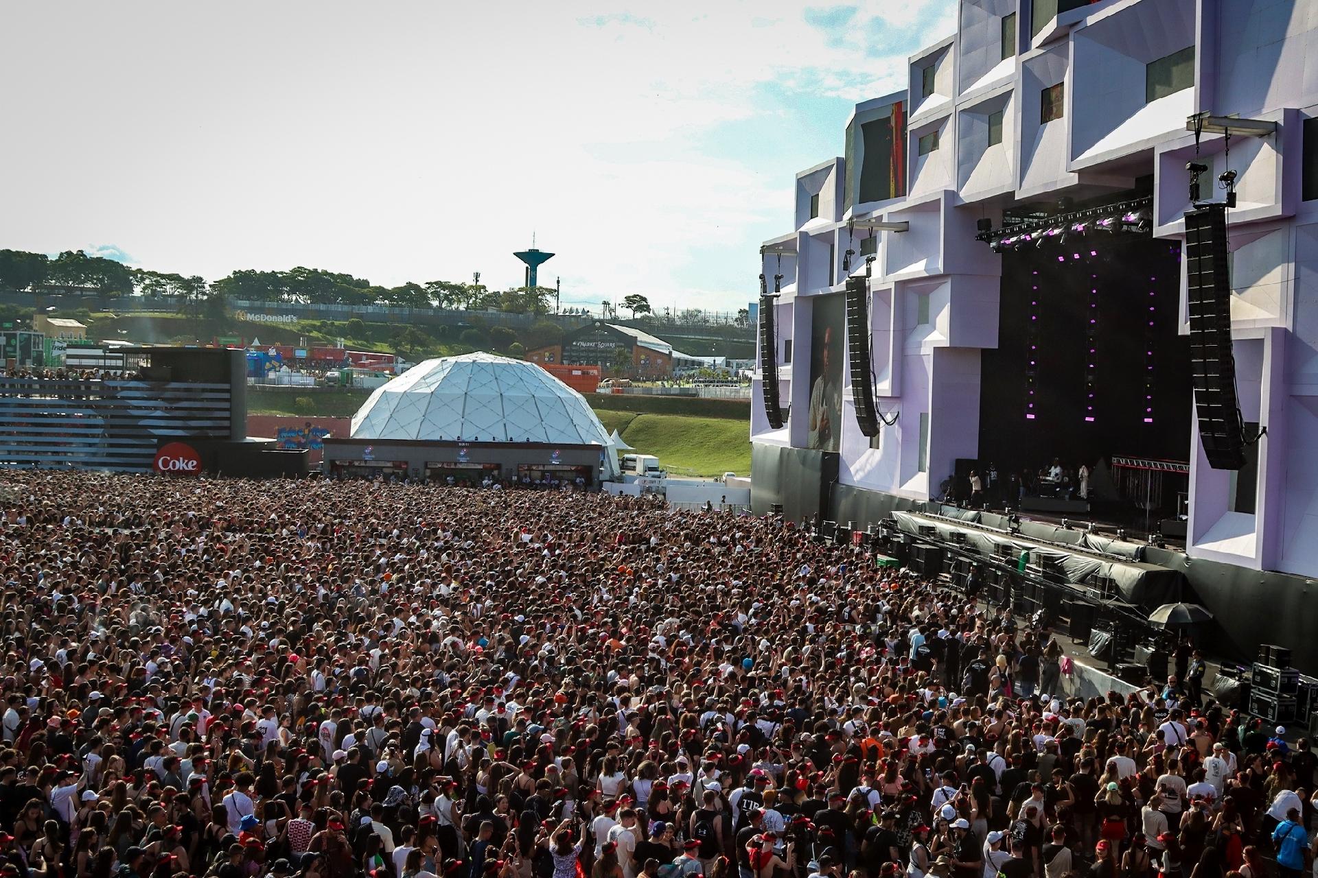 Show de Matuê reúne bom público nas primeiras horas do segundo dia do The Town - AgNews