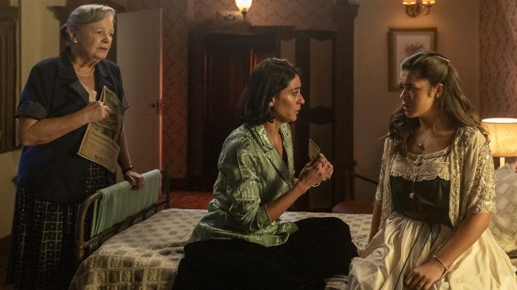 Clarice (Carol Castro), Arlete (Bete Mendes) e Bia (Maisa) em 'Garota do Momento'