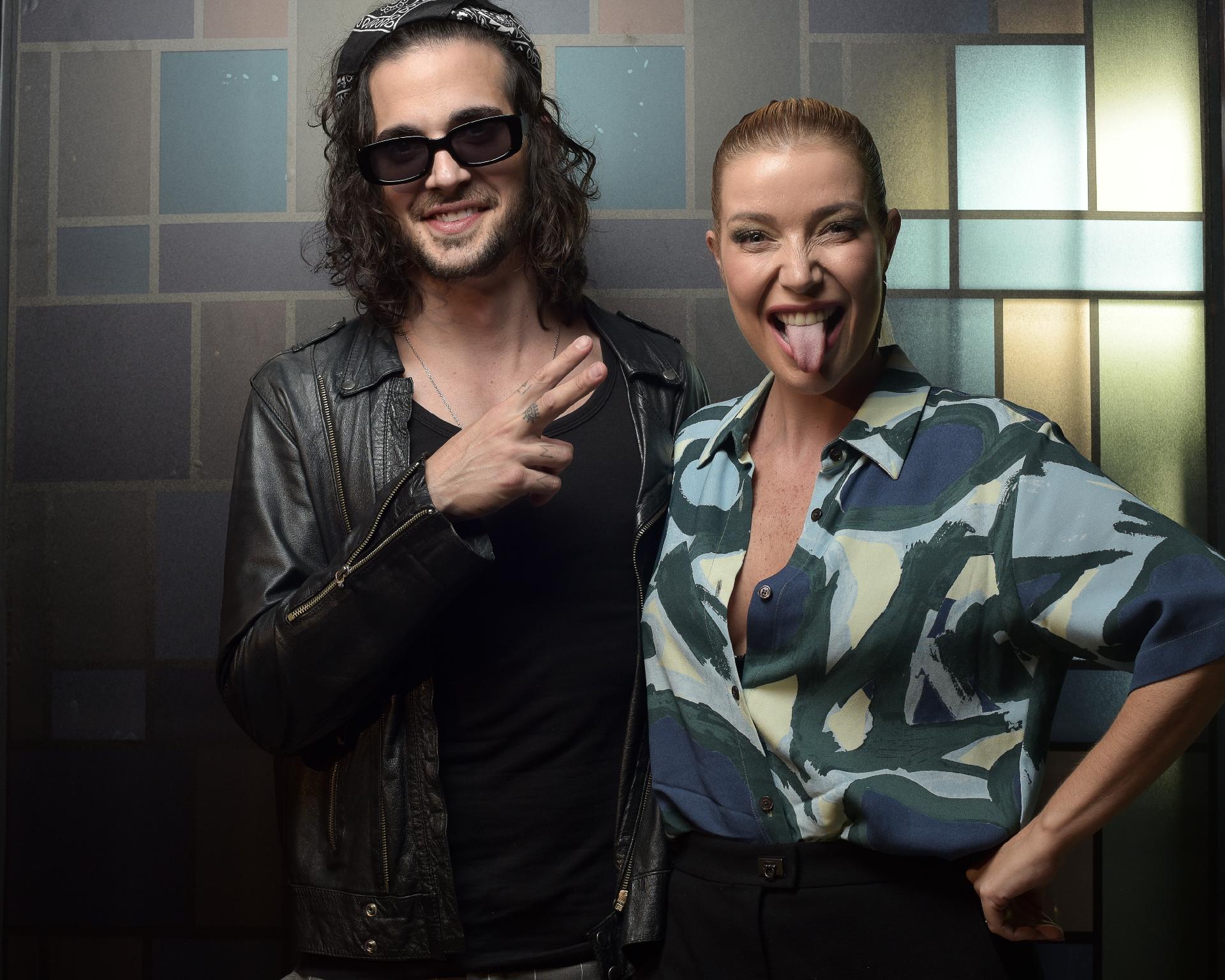 Luiza Possi recebe Fiuk na gravação do 'Sai da Caixa' - Reinaldo Canato / UOL