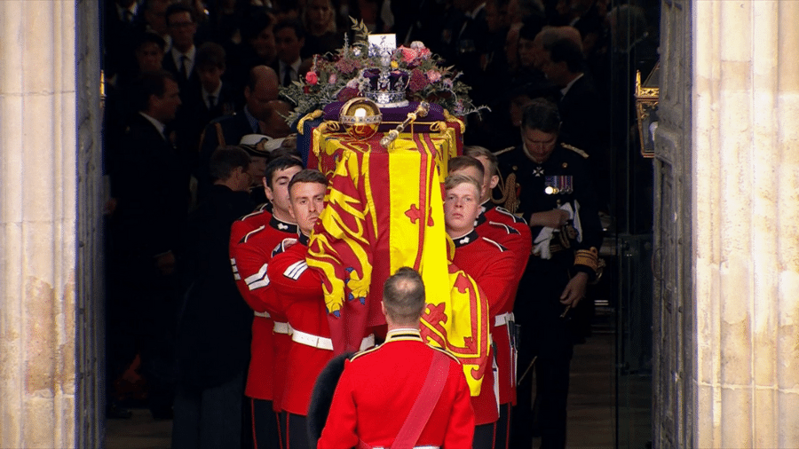 Funeral da rainha Elizabeth 2ª: após o funeral, caixão da rainha deixa Abadia de Westminster - Reprodução/BBC