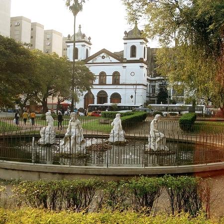 Guaíba e Afluentes na Praça Dom Sebastião em Porto Alegre