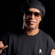 Ronaldinho Ga&uacute;cho lan&ccedil;a sua primeira cole&ccedil;&atilde;o de roupas