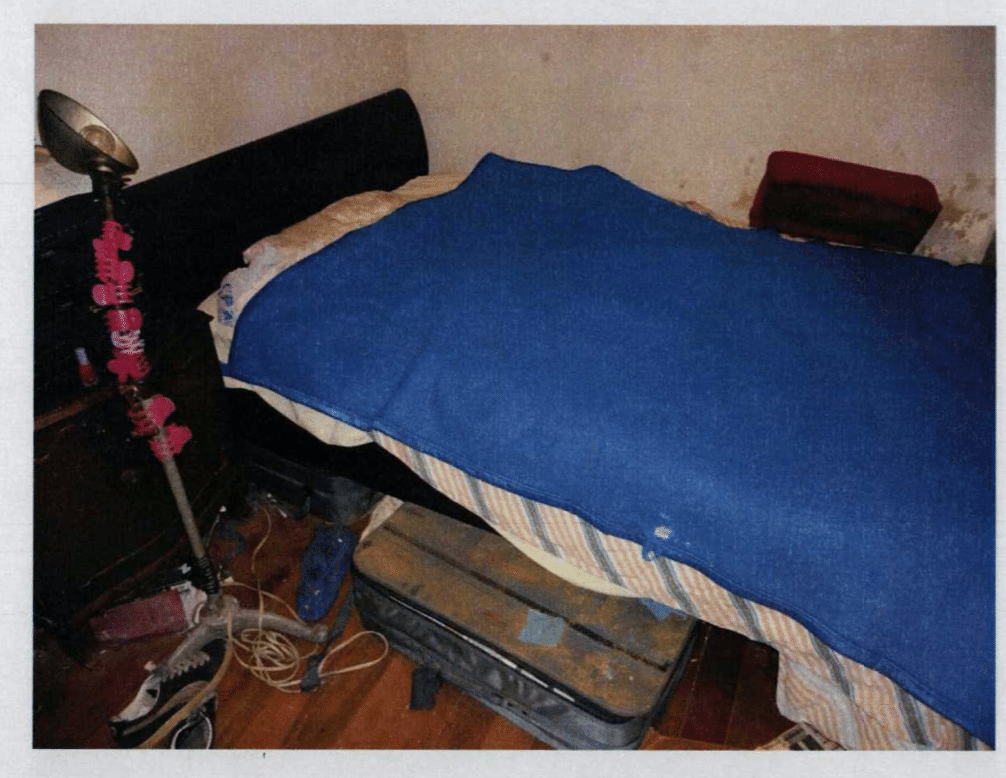 Escada da casa abandonada - Arquivo