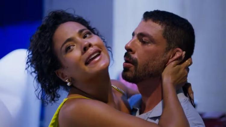 Fátima (Bella Campos) e César (Cauã Reymond) em 'Vale Tudo'