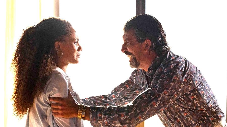 Madá (Jéssica Ellen) e Osmar (Milhem Cortaz) em "Volta por Cima" - Fábio Rocha/Globo