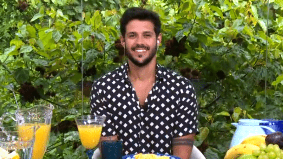 BBB 22: Rodrigo no Café com Eliminado no "Mais Você" (TV Globo) - Reprodução/Globoplay