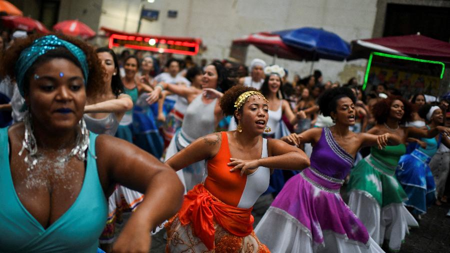 Foliões celebram início do mês de Carnaval no bloco anual "Tambores de Olokun", no Rio de Janeiro, Brasil 05/02/2023  - REUTERS/Lucas Landau