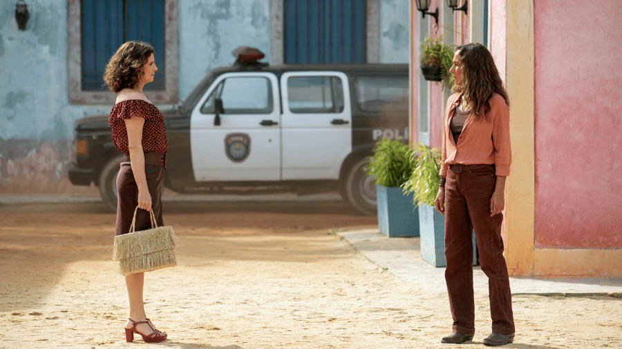 Deodora (Debora Bloch) e Zefa Leonel (Andrea Beltrão) em "No Rancho Fundo" - Manoella Mello/Globo