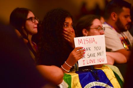 Fã se emociona ao ver Misha Collins durante a CCXP 24