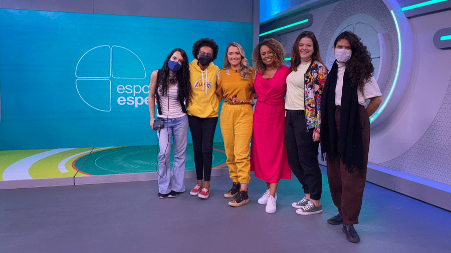 Ana Thaís Matos mostrou que a equipe do "Esporte Espetacular" (TV Globo) de hoje foi formada só por mulheres - Reprodução/Twitter