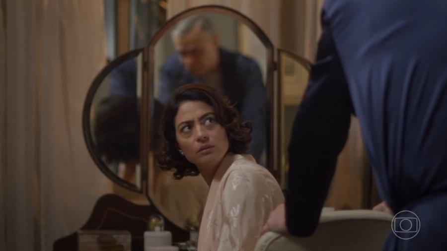 Clarice (Carol Castro) e Juliano (Fábio Assunção) em "Garota do Momento" - Reprodução/Globo