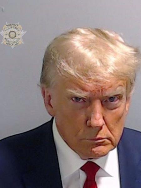O ex-presidente dos EUA, Donald Trump, é acusado de tentar anular os resultados das eleições estaduais de 2020 em Atlanta, Geórgia (EUA), 24 de agosto de 2023