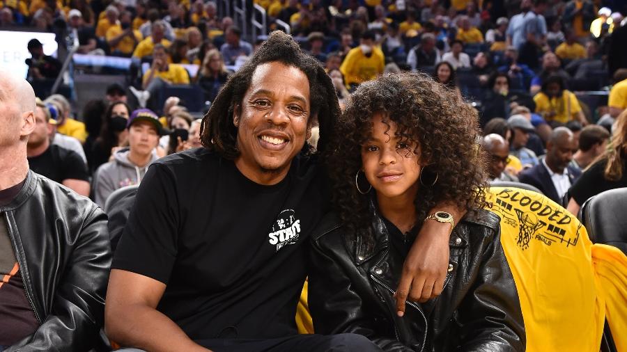 Jay-Z levou a filha Blue Ivy à final da NBA -  David Dow/NBAE via Getty Images