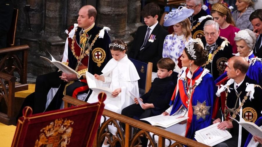 O príncipe William e a princesa Kate teriam se preocupado com o papel do primogênio, George, na coroação de Charles 3º