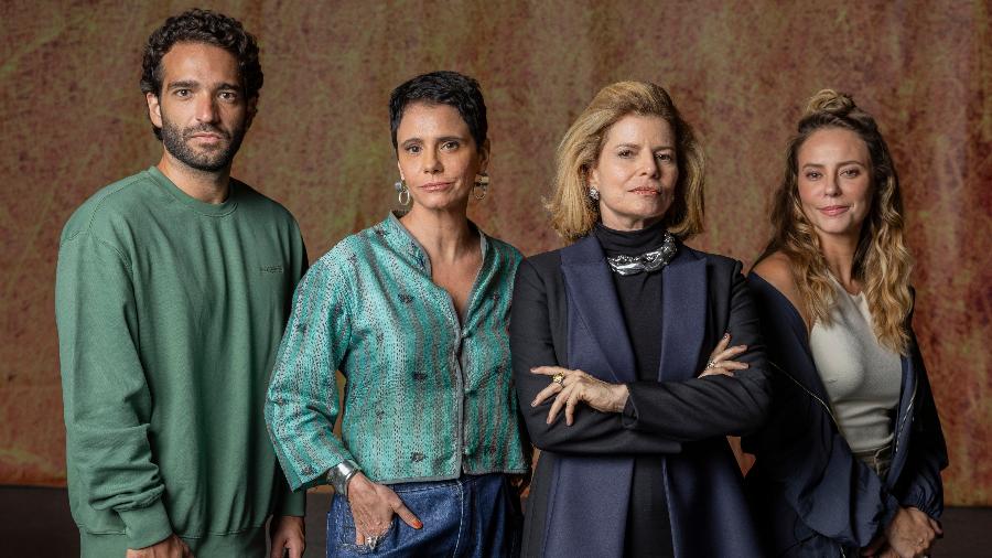 Afonso Roitman (Humberto Carrão), Celina (Malu Galli), Odete Roitman (Débora Bloch) e Heleninha (Paolla Oliveira) em 'Vale Tudo' Afonso Roitman (Humberto Carrão), Celina (Malu Galli), Odete Roitman (Débora Bloch) e Heleninha (Paolla Oliveira) em 'Vale Tudo'