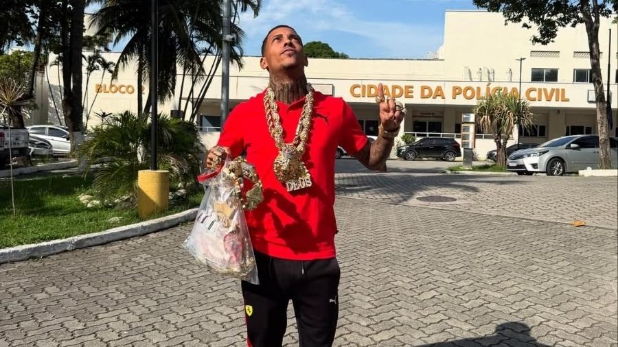MC Poze recupera as joias cinco meses após apreensão da Polícia Civil MC Poze recupera as joias cinco meses após apreensão da Polícia Civil