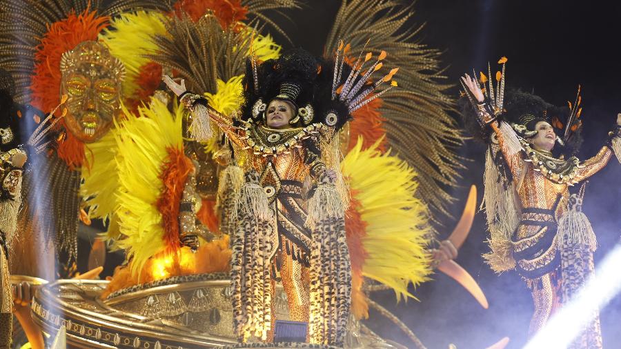 Desfile da Dragões da Real na primeira noite de Carnaval no Sambódromo do Anhembi