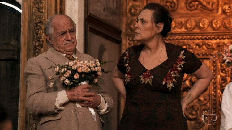 Quinzinho (Ary Fontoura) e Cunegundes (Elizabeth Savala) em 'Êta Mundo Bom' Quinzinho (Ary Fontoura) e Cunegundes (Elizabeth Savala) em 'Êta Mundo Bom'