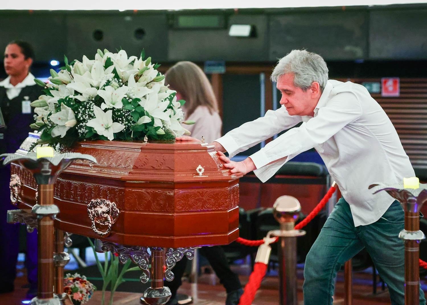 Serginho Groisman no velório de Rita Lee - Manu Scarpa/BrazilNews