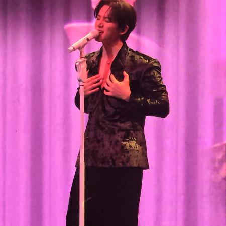 Lee Jun-ho soltando o gogó no seu show em São Paulo Lee Jun-ho soltando o gogó no seu show em São Paulo
