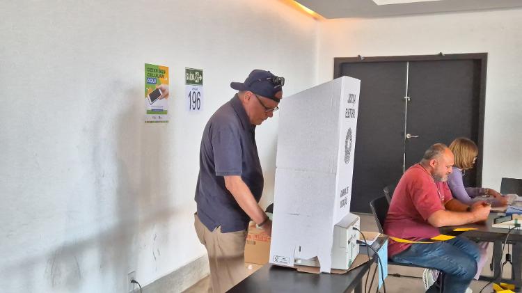 Chico Pinheiro vota no Rio