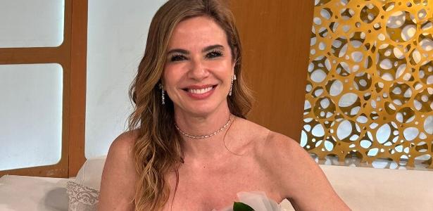 Luciana Gimenez celebra aniversário no palco do "SuperPop"