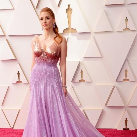 Jessica Chastain no Oscar 2022 com maquiagem com cor semelhante a do vestido - Getty Images - Getty Images