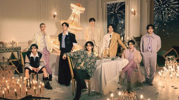 Stray Kids em foto promocional de Stray Kids em foto promocional de