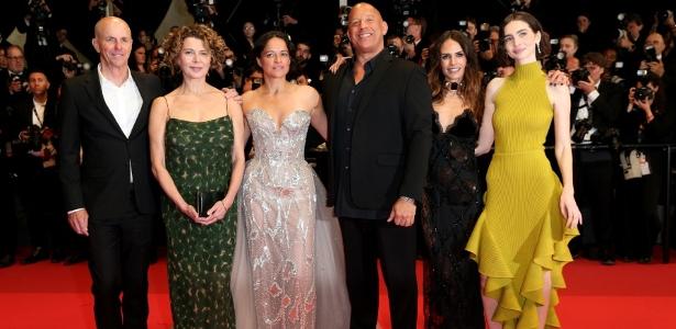 Elenco de 'Velozes e Furiosos' se reúne em homenagem emocionante a Paul Walker