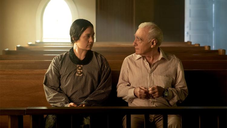 Lily Gladstone (Mollie) e Martin Scorsese no set de "Assassinos da Lua das Flores"
