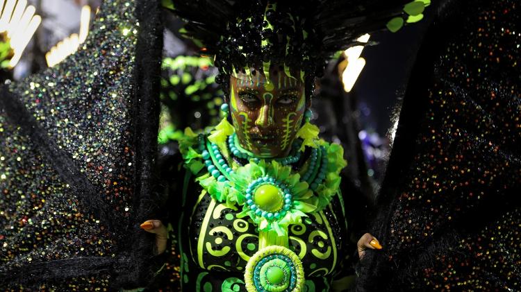 Cores neon marcaram o desfile da Grande Rio no Carnaval 2024