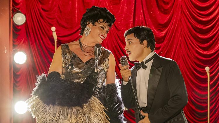 Verônica Queen (Silvero Pereira) e Waldemar Santo (Daniel Garcia) em 'Garota do Momento' Verônica Queen (Silvero Pereira) e Waldemar Santo (Daniel Garcia) em 'Garota do Momento'