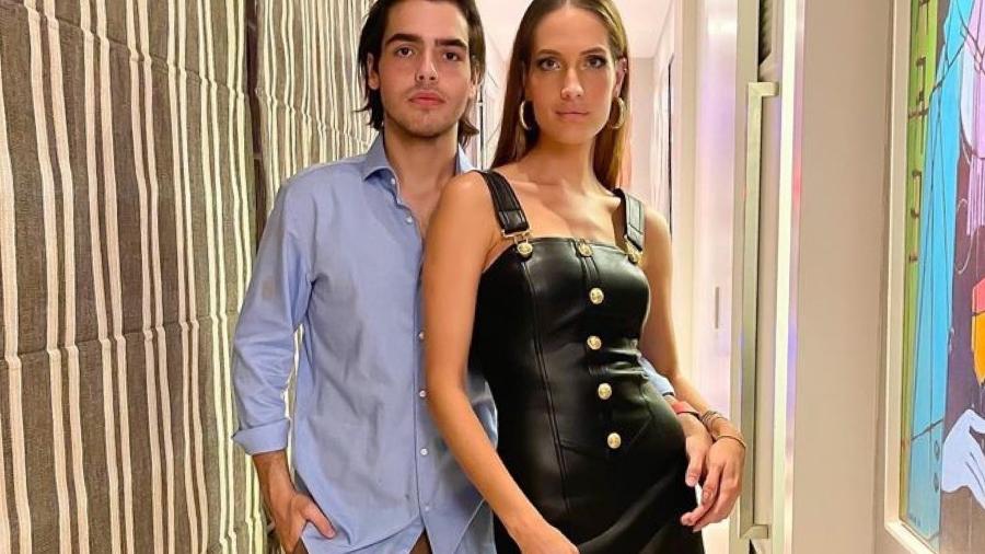 João Guilherme posa com a namorada Schynaider Moura no seu aniversário de 18 anos - Reprodução/ Instagram @schynaider