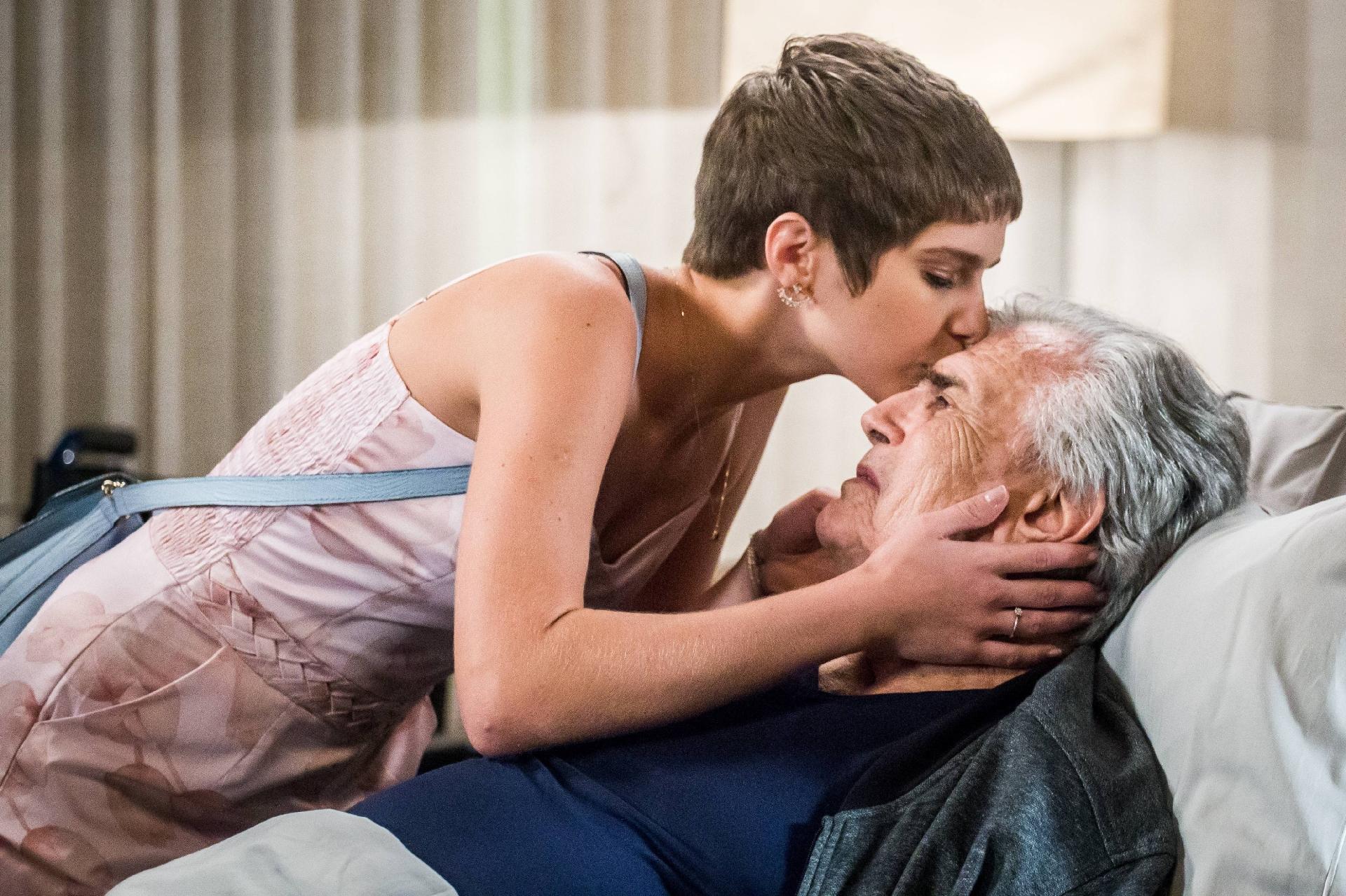 Novela "A Lei do Amor": Letícia (Isabella Santoni ) e (Tarcisio Meira) - Paulo Belote/Divulgação