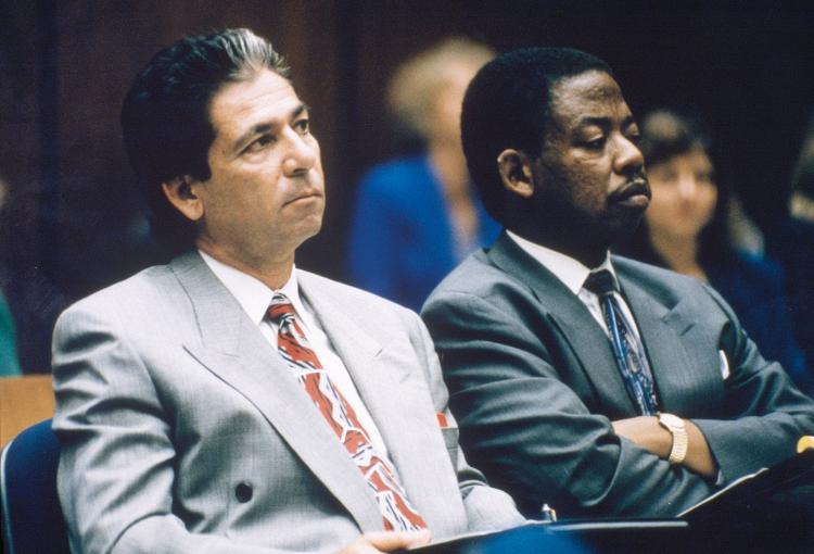 Robert Kardashian e Carl Douglas, advogados de defesa de O.J. Simpson