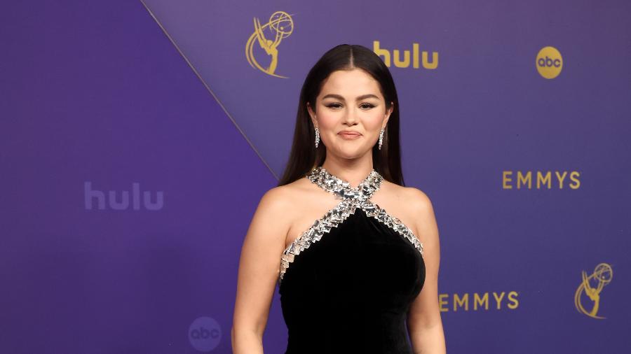 Selena Gomez no tapete vermelho do Emmy 2024 - Amy Sussman/Getty Images