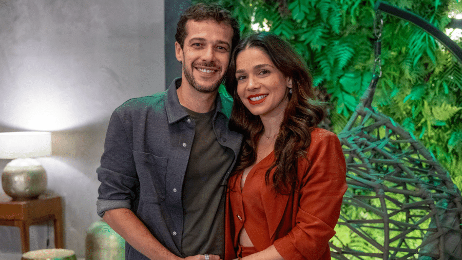 Luca (Jayme Matarazzo) e Maya (Sabrina Petraglia) em 'Família É Tudo'