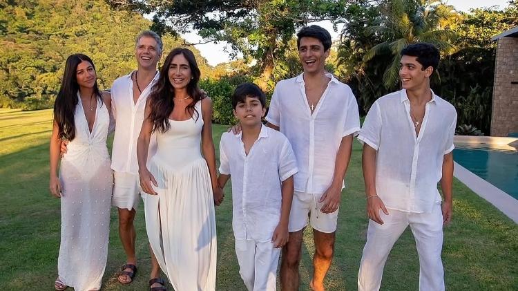 Marcio Garcia surge com filhos em foto rara
