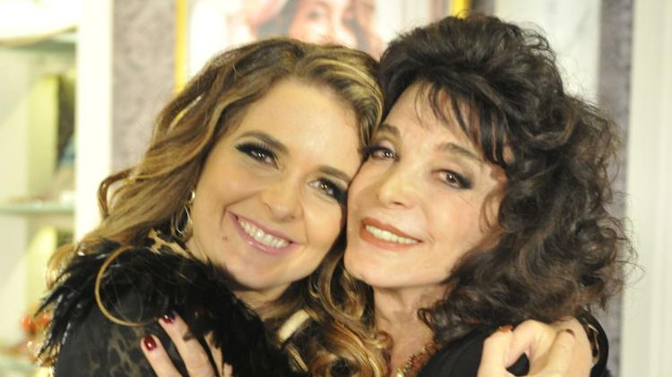 Madame Kastrup (Lady Francisco) e Chayene (Cláudia Abreu) em 'Cheias de Charme'