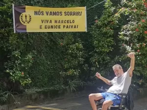 Marcelo Rubens Paiva ganha surpresa em casa após Oscar: 'Nós vamos sorrir'